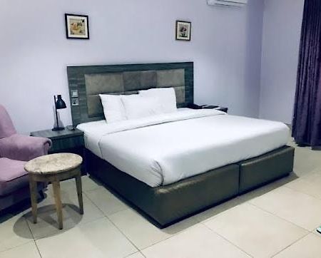 Esther Court Hotell Akure Exteriör bild